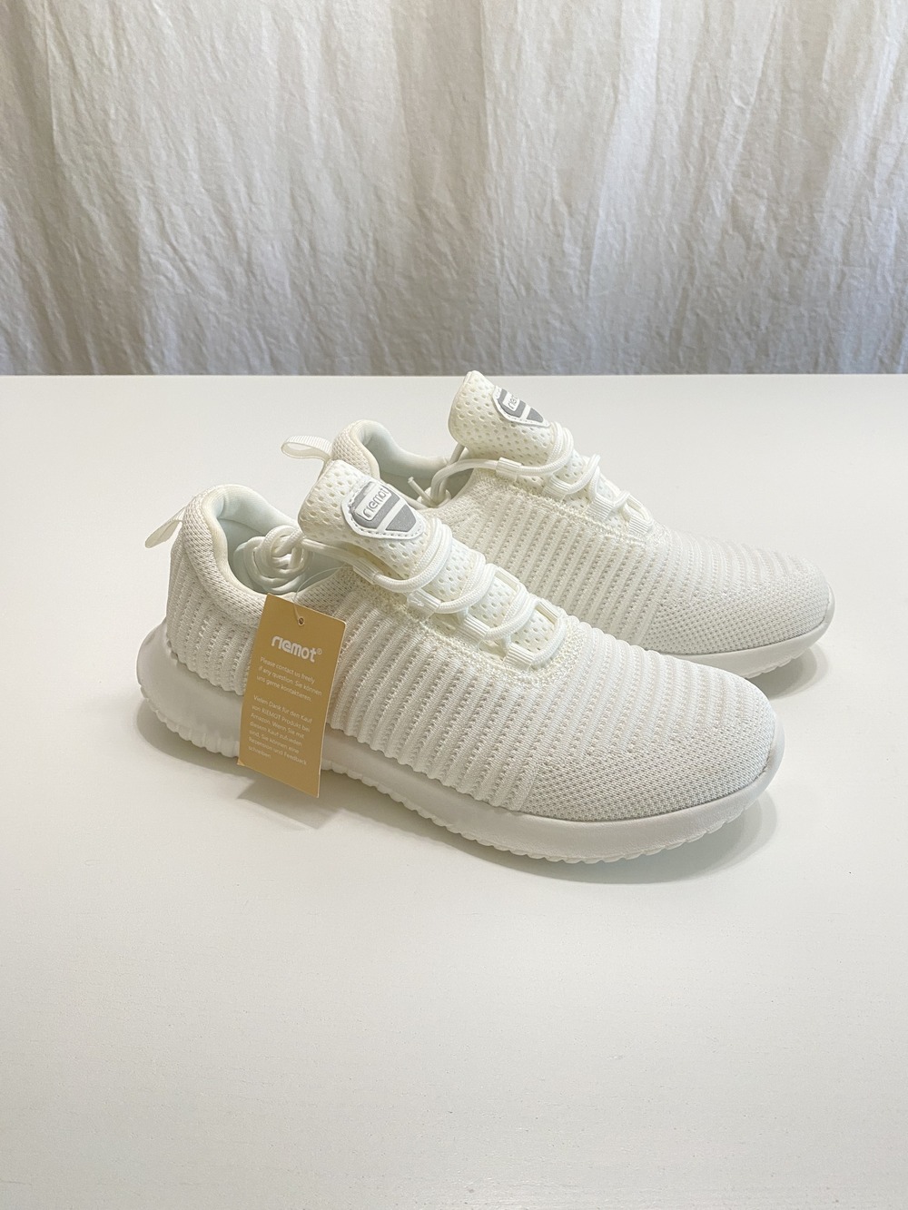 Liemot White Knit Lace-Up Sneakers